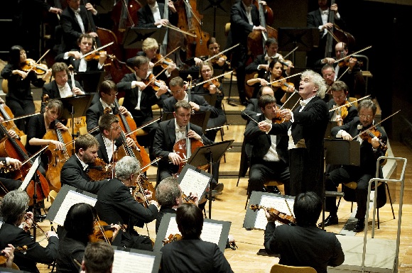 Simon Rattle und die Berliner Philharmoniker, Foto Monika Rittershaus
