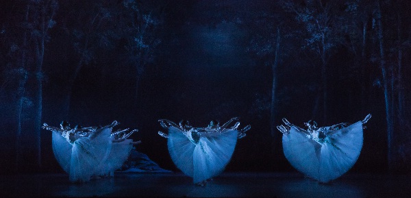Staatsballett, Giselle, die Wilis als Schemen, Foto Yan Revazov