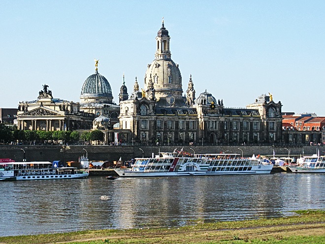 Dresden, Elbe, Dampfer und Frauenkirche