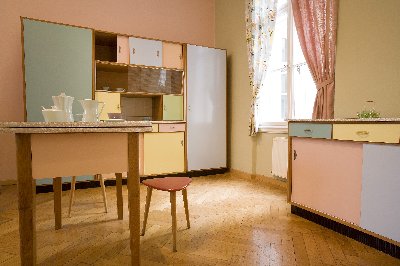 Hofmobilien Küche 50er Jahre Pink~2