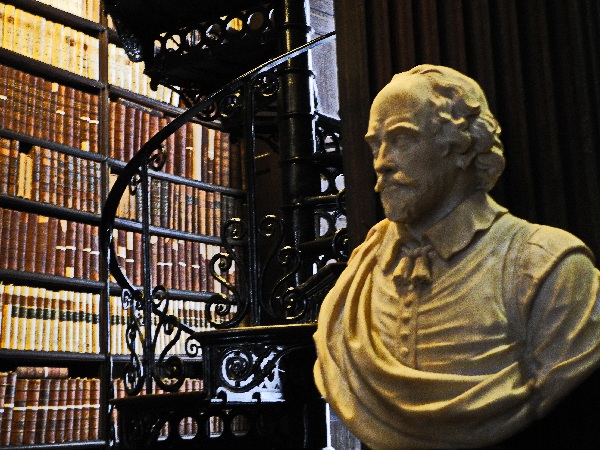 Alte Bibliothek, Büste von Shakespeare