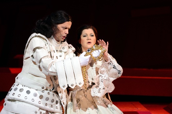 Jyrki Anttila, Offizier, Tamara Gallo, Goldschmied-Tochter, Foto Estonian National Opera, Harri Rospu