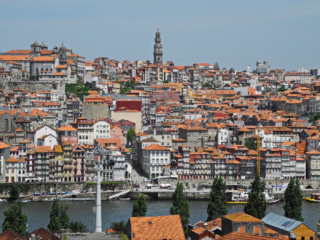 Blick über den Douro auf Portos Altstadt, Weltkulturerbe