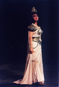 Gabriela Drăguşin als Amneris