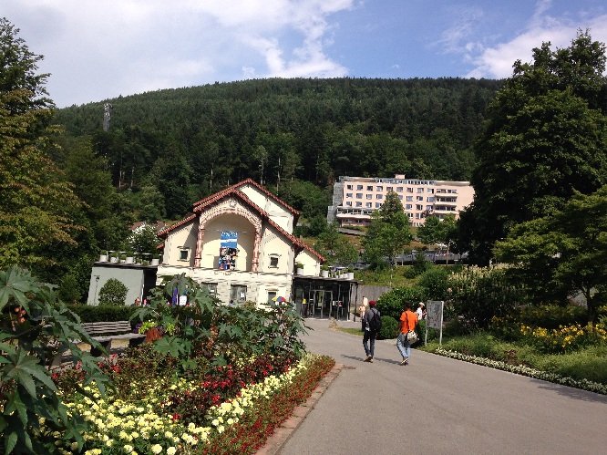 Wildbad Kurtheater mit Blumen