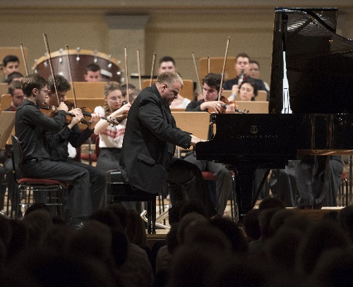 Romanian Sinfonietta Orchestra, Solist Daniel Goiti, Foto Kai Bienert