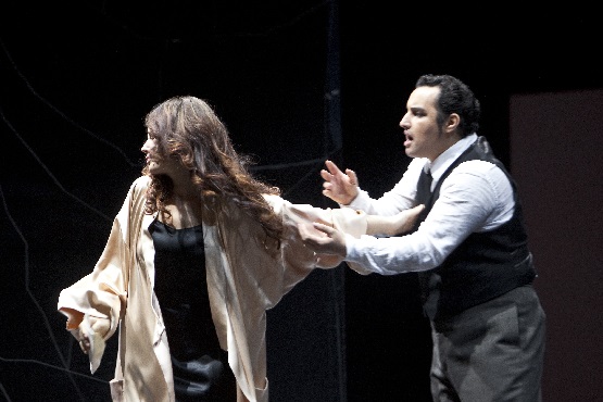 La Traviata, Sonya Yoncheva (Violetta Valéry), Abdellah Lasri (Alfredo Germont), Foto Bernd Uhlig