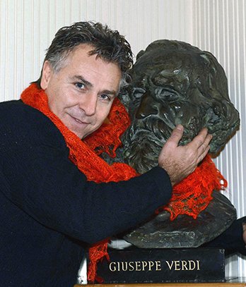 Roberto umarmt Verdi  xx