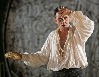 Jean Sebastian Bou als attraktiver Giovanni