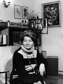 Vera Rozsa at home in London 1990...Vera Rozsa at home in London 1990. Hungarian singer and teacher 16 May 1917  15 October 2010