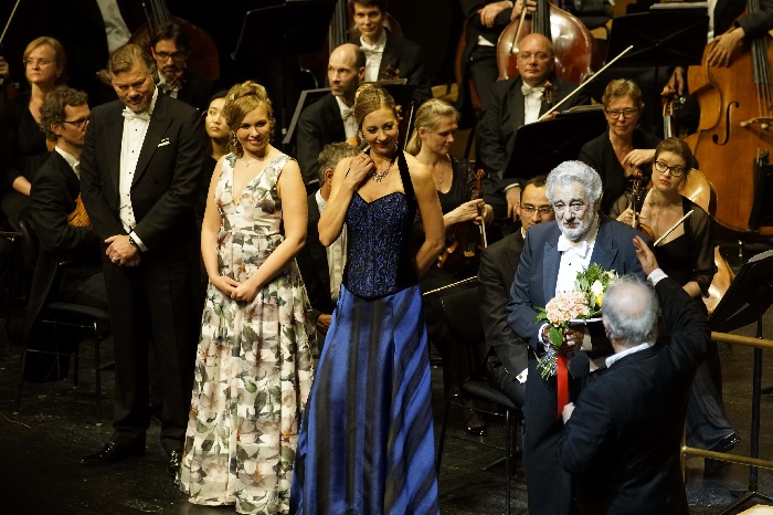 Domingo (r) mit Elsa Dreisig (l) und Marina Prudenskaya (mittig),Foto Thomas Bartilla