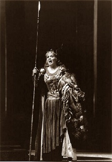 Susan Marie Pierson als Brünnhilde