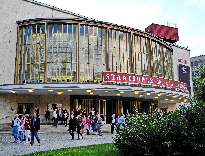 Schiller-Theater am 14.7.2017 nach der letzten Staatsoper-Aufführung. Foto Ursula Wiegand6611