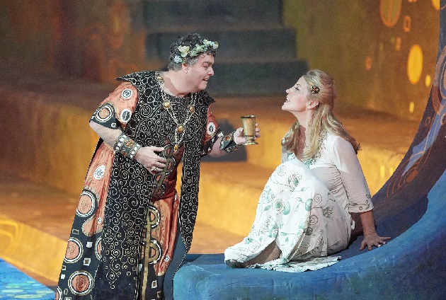 Herwig Pecoraro als Herodes und Lise Lindstrom als Salome in "Klimtschen Rahmen" (Foto M.Pöhn)
