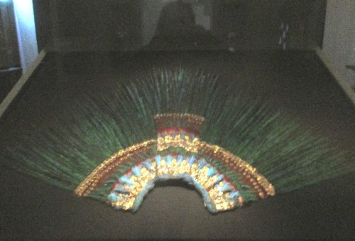 Weltmuseum Federschmuck~1