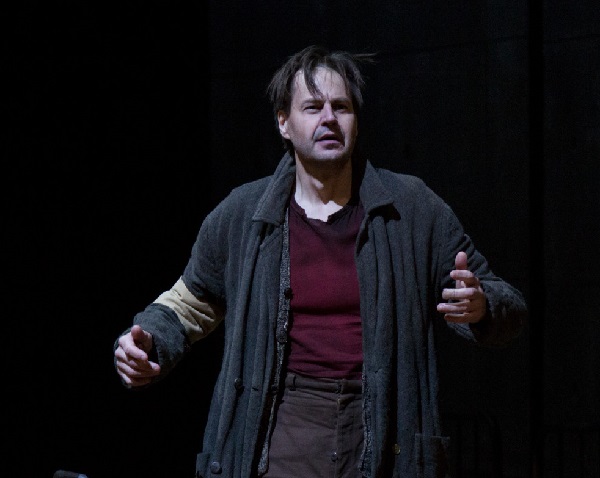 Peter MATTEI als Chikov Foro C: Elisa Haberer - Opéra de Paris