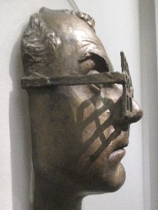 Man Ray Maske Seite links~1