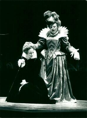 Ingrid Tobiasson Und Lena Nordin In Maria Stuarda