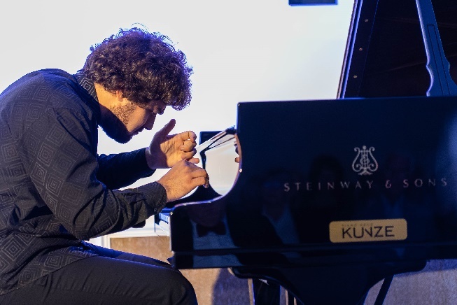lukas geniusas, star pianist beim nachtigallenschlag, im steigenberger grandhotel, copyright geert maciejewski