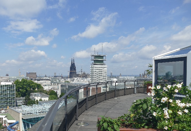 wasserturm die dachterrasse mit rundblick über köln foto andrea matzker p5180766