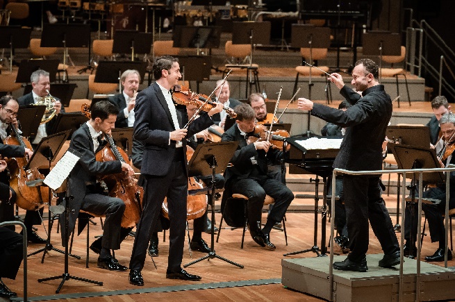 » BERLIN/ Philharmonie: Kirill Petrenko Dirigiert Korngold, Mozart Und ...