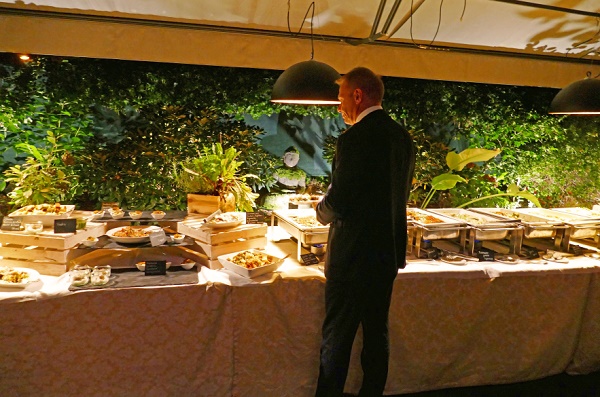 mercurio 23 (3) minister francesco lollobrigida am buffet italiano der wolkenburg foto andrea matzker p5420938