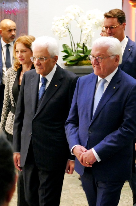 a laura und sergio mattarella, frank walter steinmeier und hendrik wüst betreten die pizzetta des rathauses foto andrea matzker p5630547