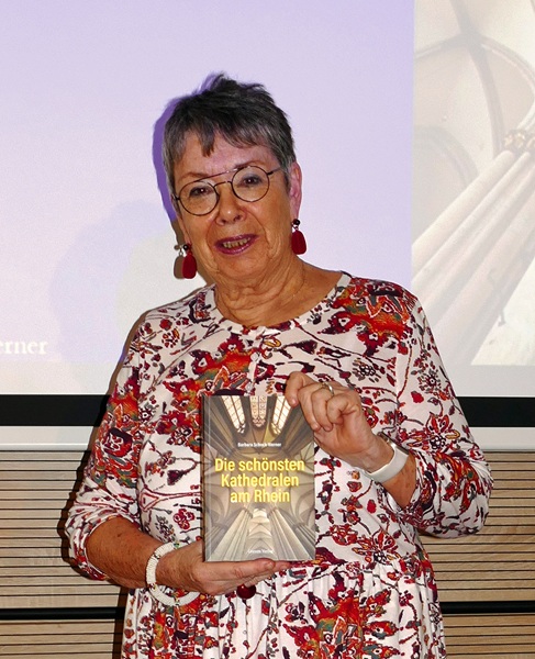 1 prof. dr. barbara schock werner mit ihrem neuen buch foto andrea matzker p5760053