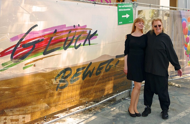 ha 4 und anna schult mit der aktion aufruf zum glück in köln foto andrea matzker p5750691
