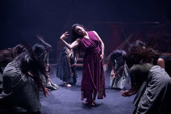 1 akram khan company thikra (c) camilla greenwell