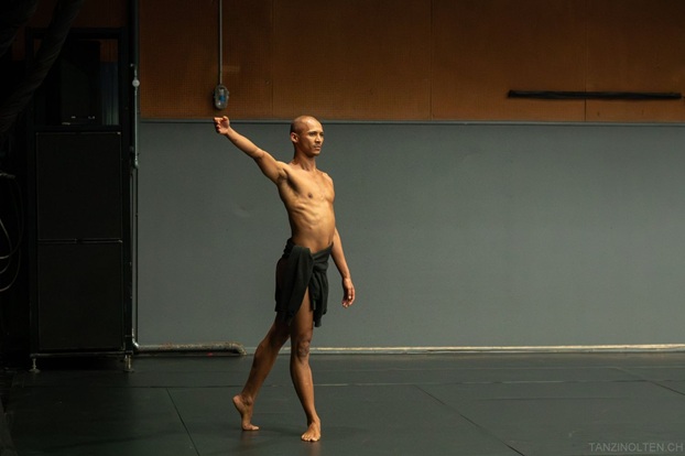 4 tiran willemse untitled nostalgia act 3 © ellen mathys