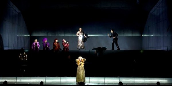 00 davongekommen ensemble(c)to cmmy hetzel burg~1