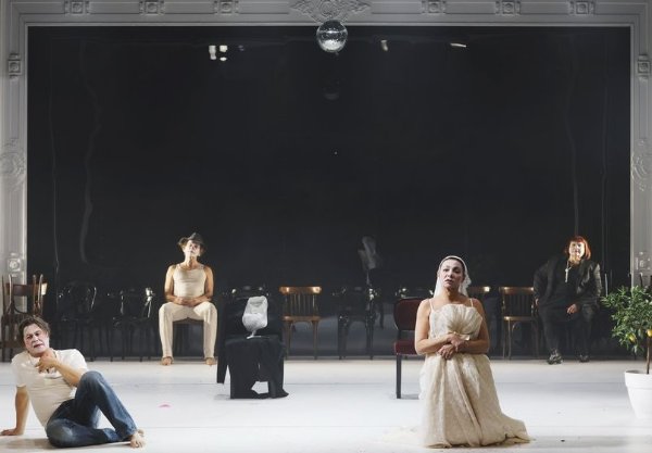 02 leonce und lena ganzes bild bf36924098~1