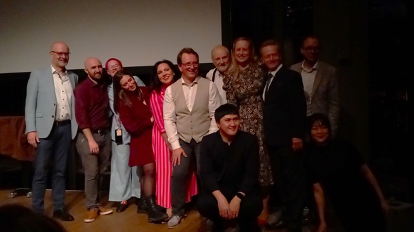 kk15 premfei ensemble mit regisseur