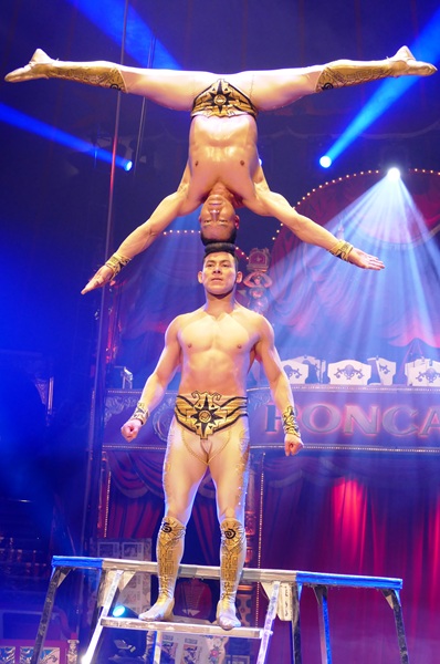 roncalli briefmarke 4 auftritt zur feier der briefmarken vom duo vitalys foto andrea matzker p5850444