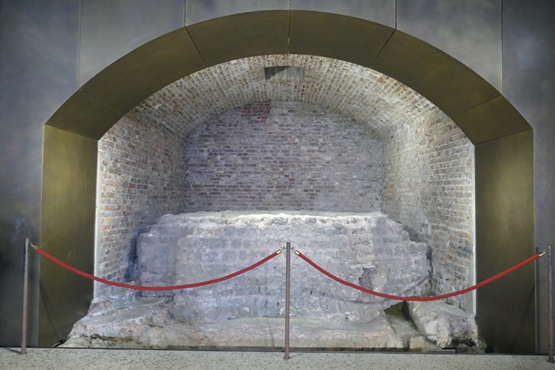 dom 1 das baptisterium mit seinem zugang in der unterführung foto andrea matzker p5890560