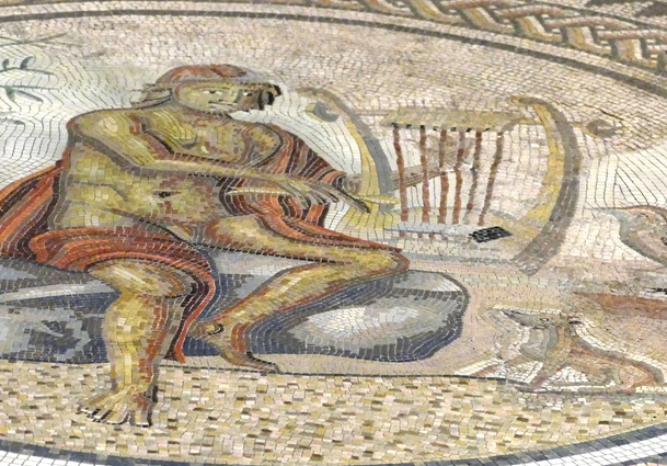 mainz 9 landesmuseum mainz orpheus spielt chitara vor wilden tieren auf einem römischen fußbodenmosaik aus mainz foto andrea matzker p5890160